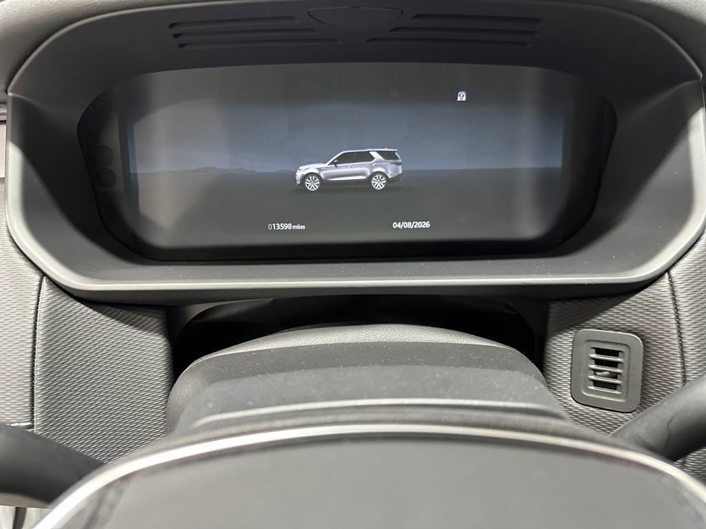 Used 2024 Land Rover Discovery Dynamic SE image 23