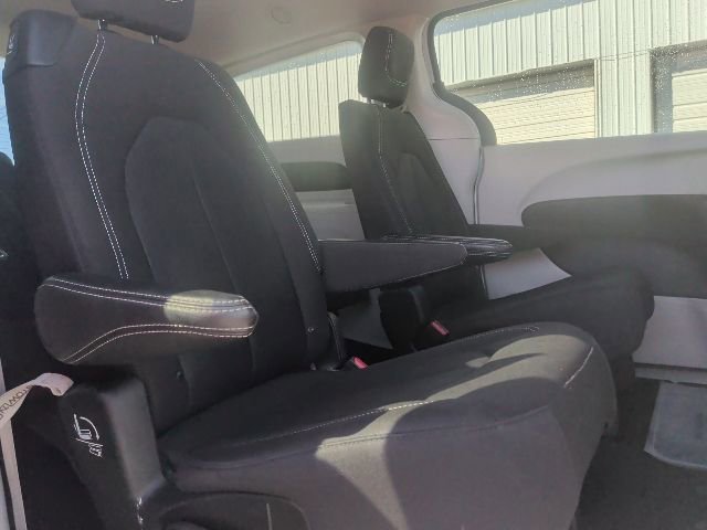 Used 2023 Chrysler Voyager LX image 22