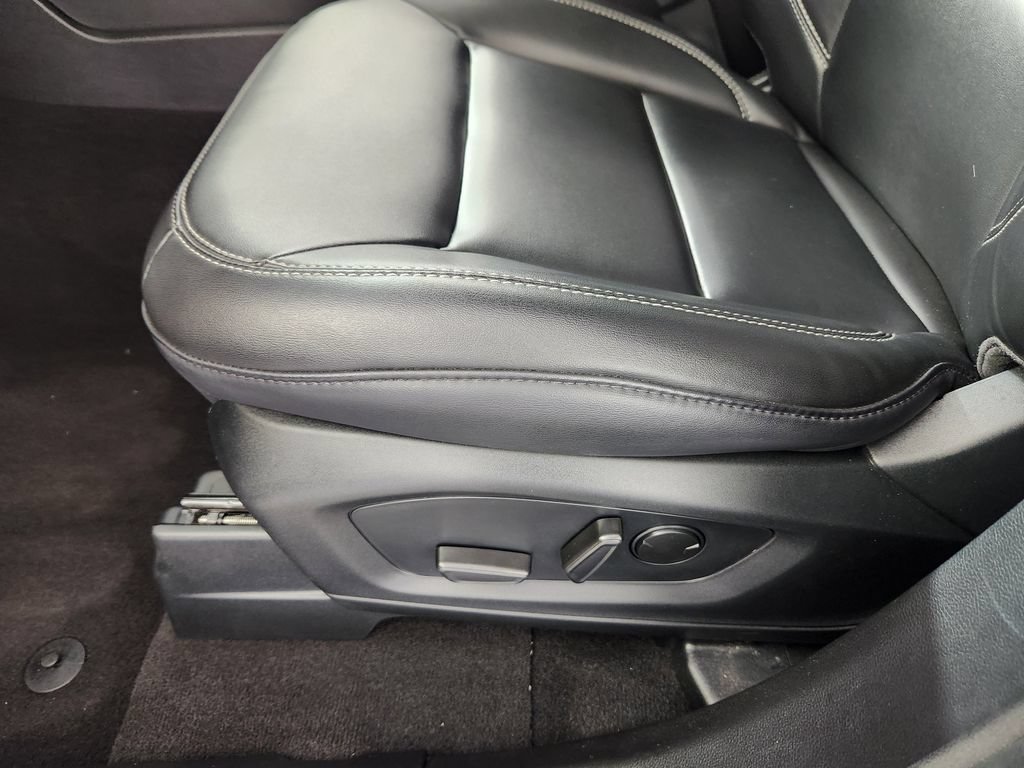 Used 2024 Ford Explorer XLT w/ Equipment Group 202A AWD/4WD image 13