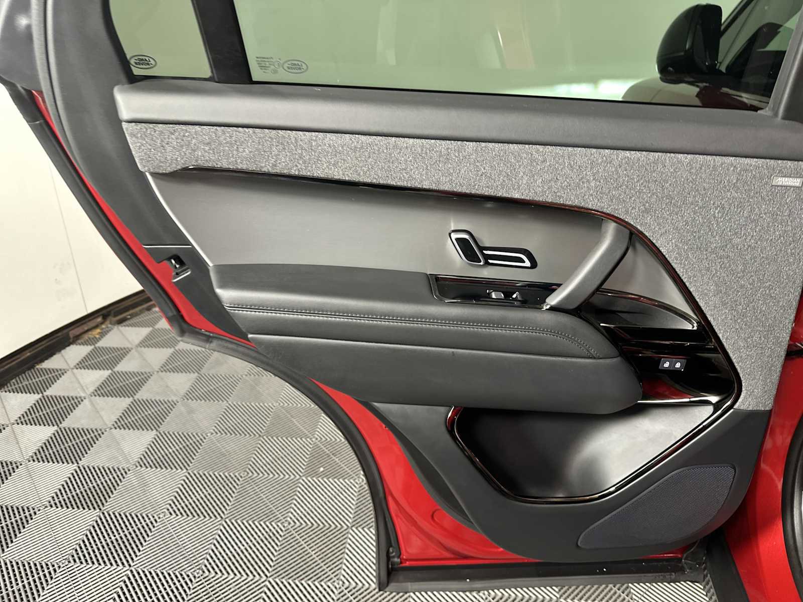 Used 2024 Land Rover Range Rover Sport Dynamic SE image 38