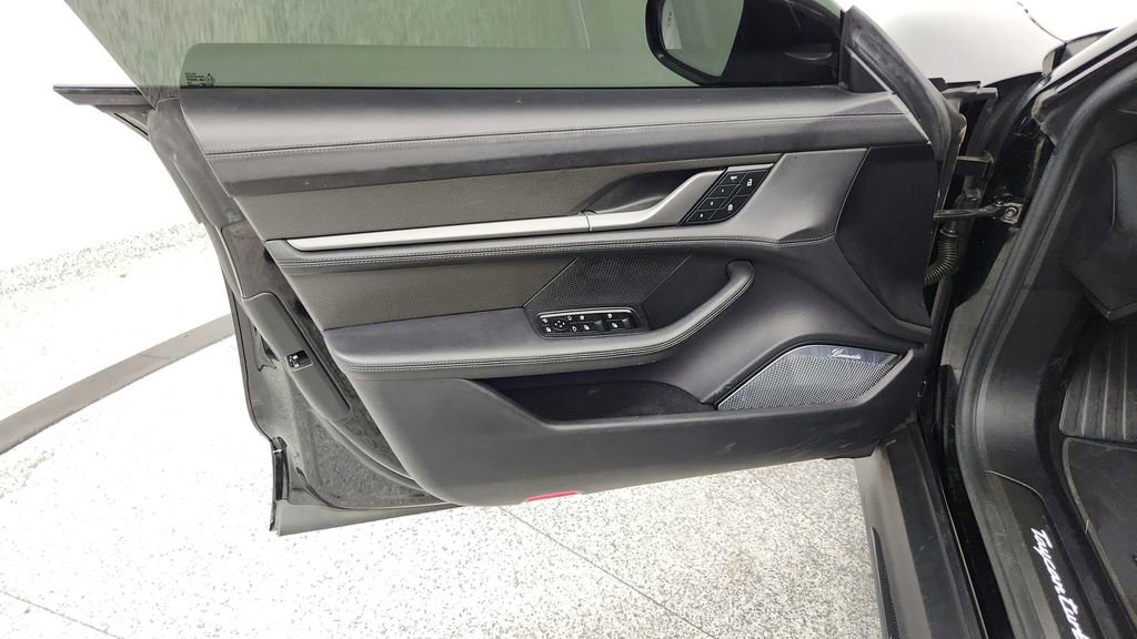 Used 2022 Porsche Taycan Turbo S image 31