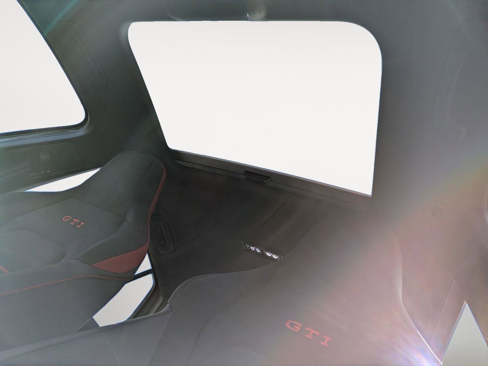 New 2026 Volkswagen Golf SE FWD image 25