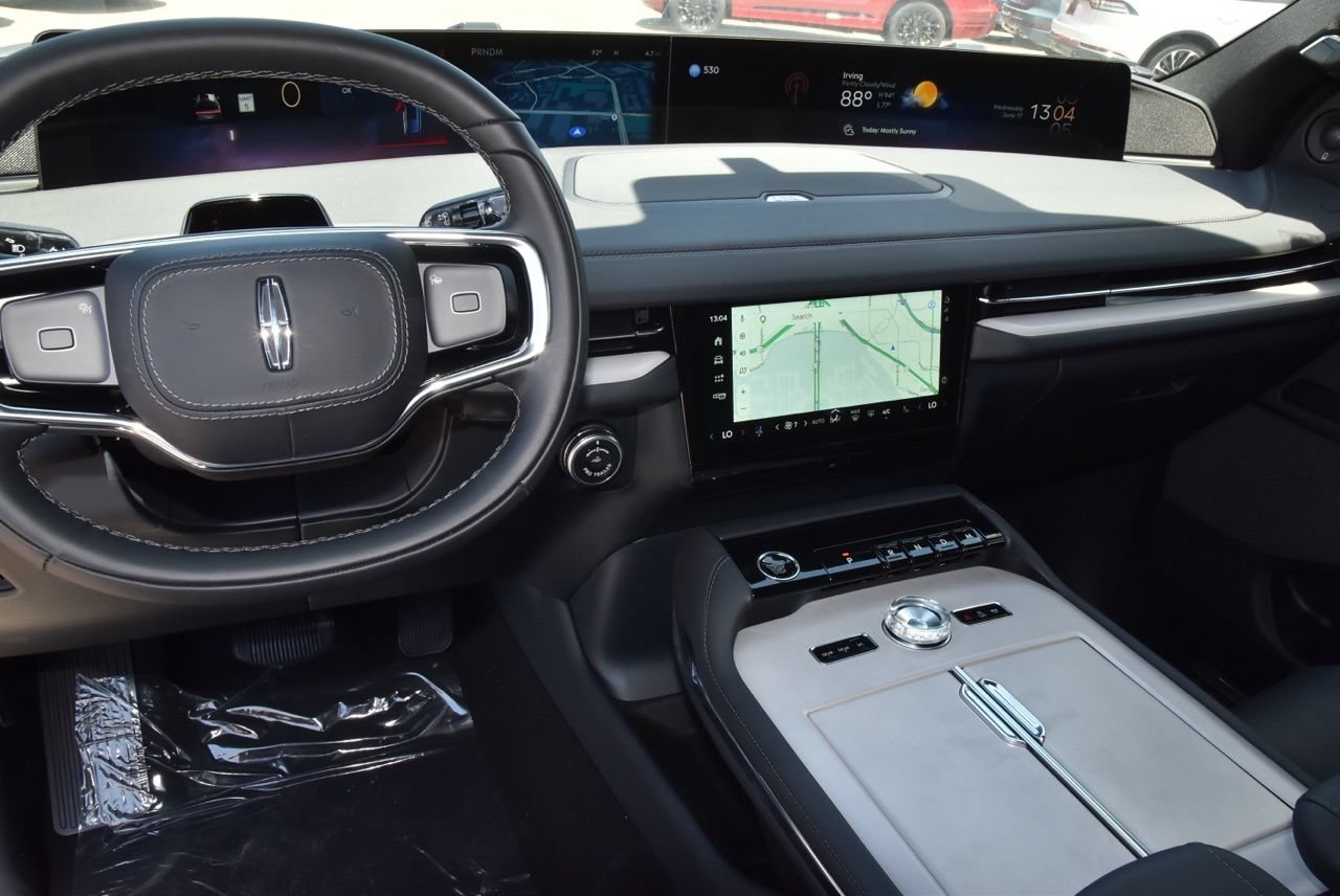 New 2026 Lincoln Navigator Reserve w/ Jet Appearance Package AWD/4WD image 26