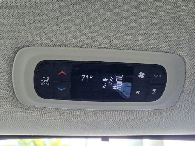 Used 2024 Chrysler Pacifica Touring-L FWD image 30