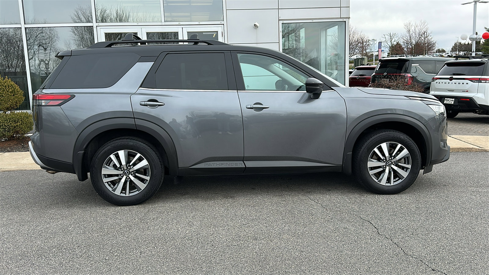 Certified 2023 Nissan Pathfinder SL image 27
