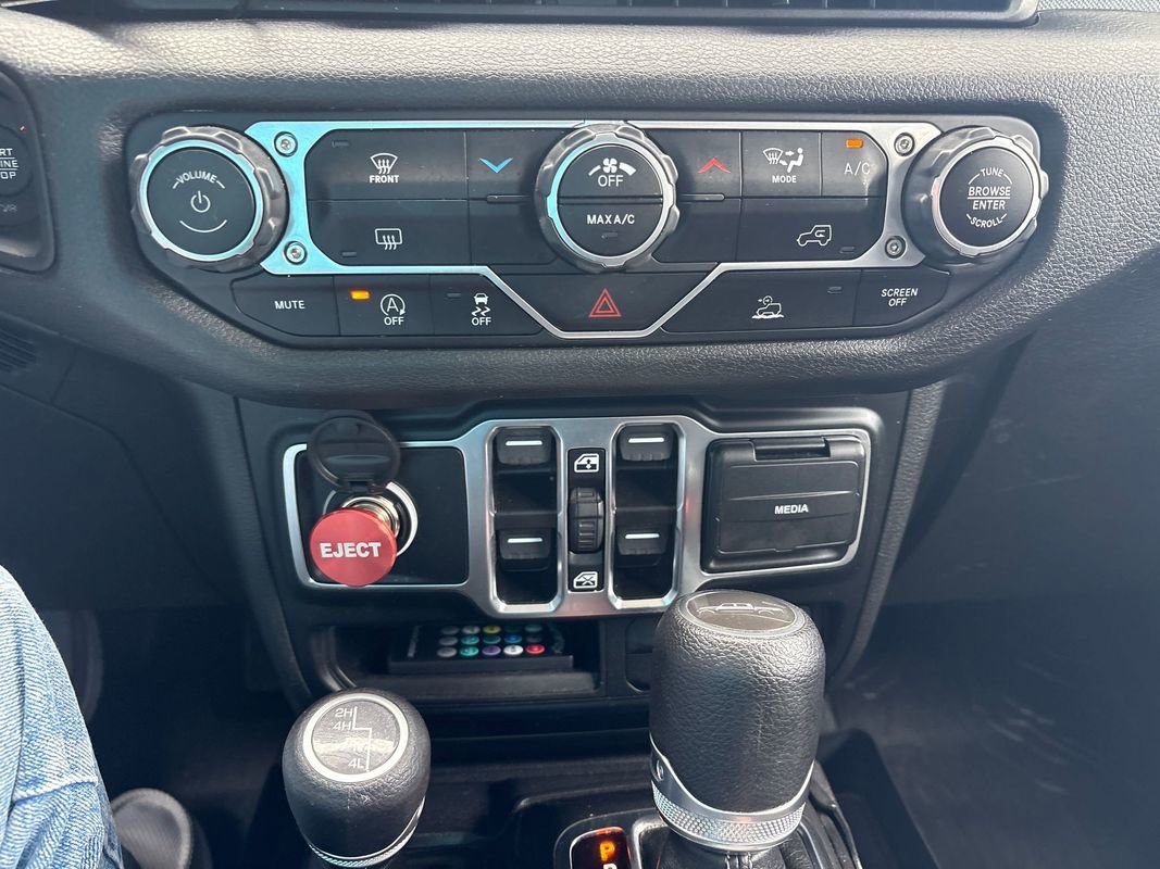 Used 2024 Jeep Gladiator Sport AWD/4WD image 13
