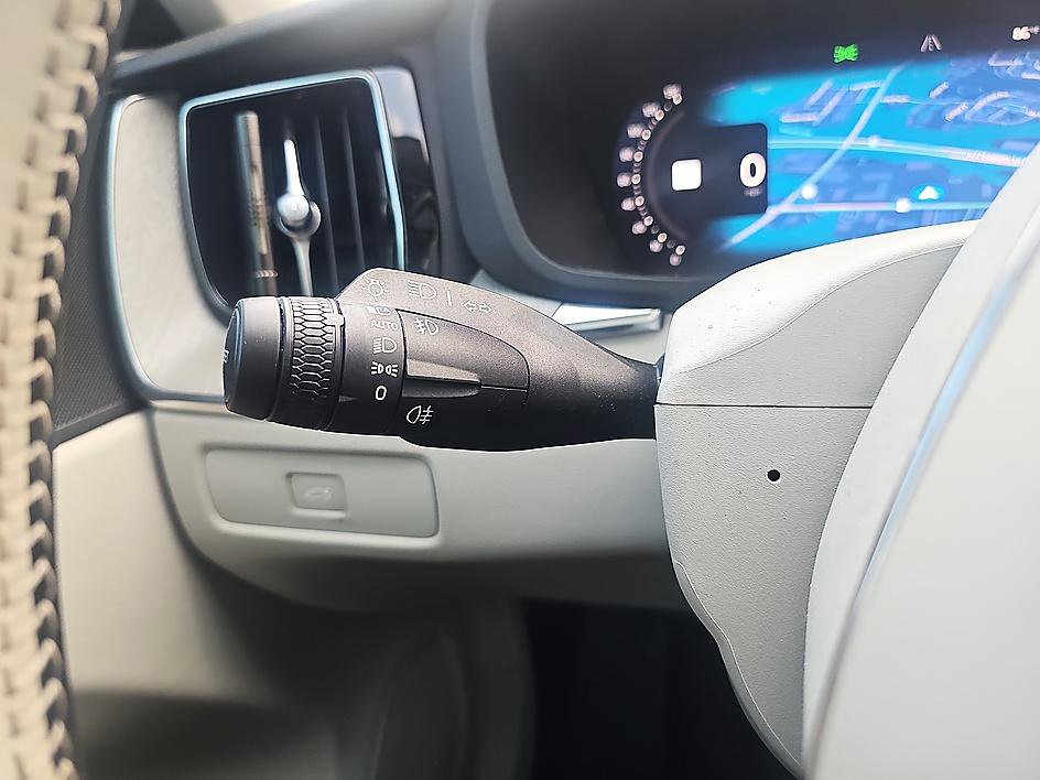 Used 2024 Volvo XC60 B5 Plus w/ Protection Package Premier image 21