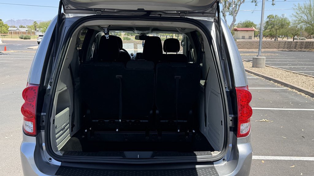 Used 2020 Dodge Grand Caravan SE w/ UConnect Hands-Free Group FWD image 5