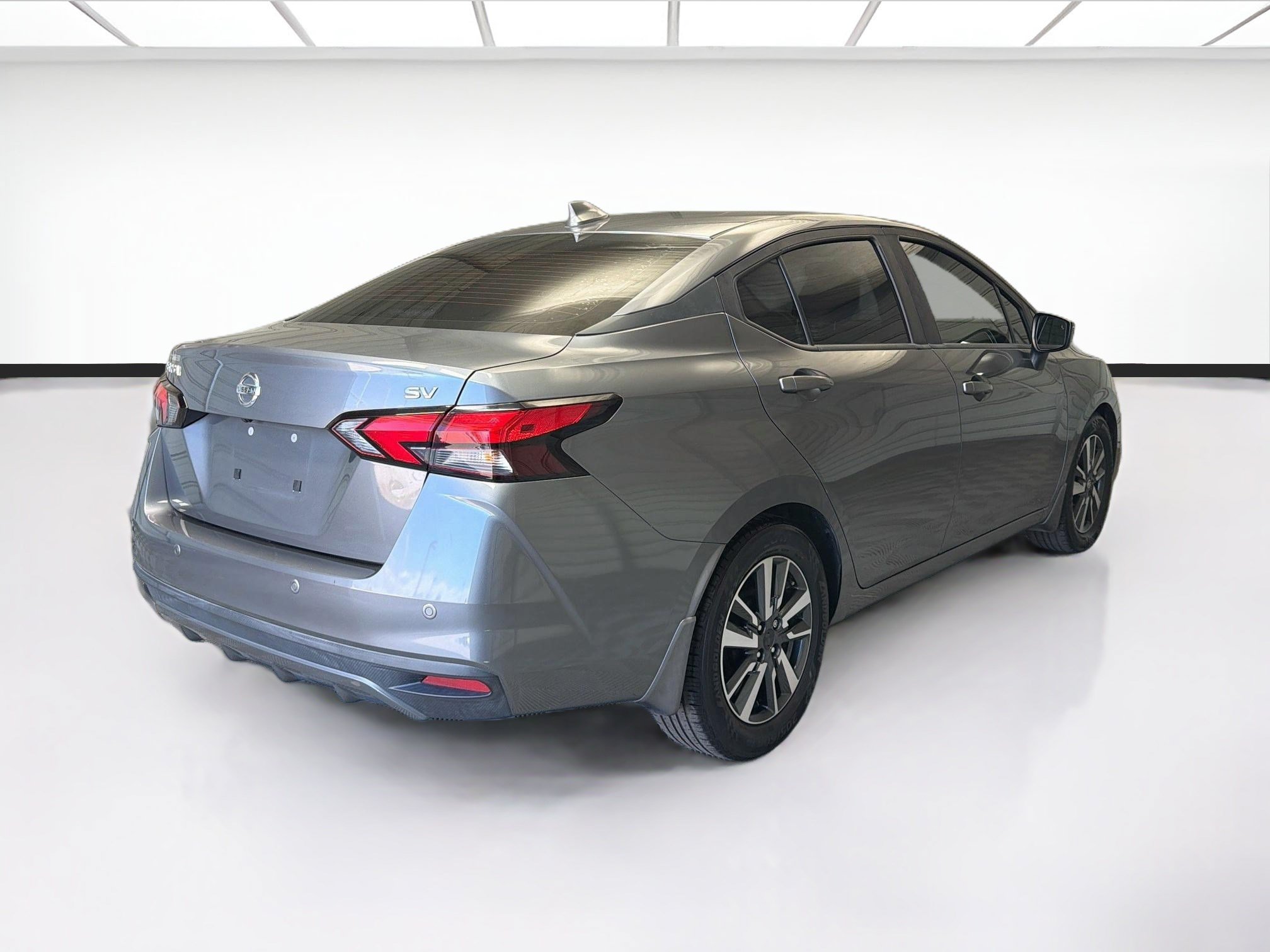 Used 2021 Nissan Versa SV FWD image 4