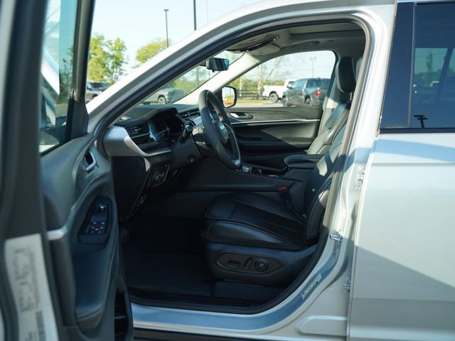 Used 2023 Jeep Grand Cherokee 4WD 4xe w/ Luxury Tech Group II image 14