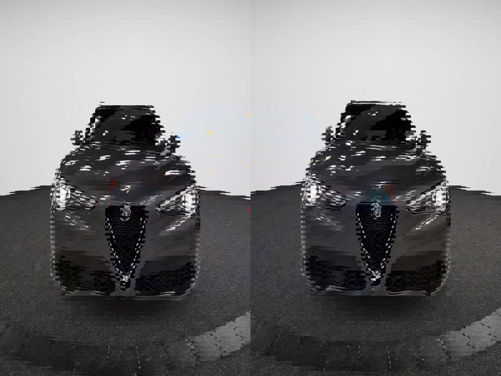 Used 2022 Alfa Romeo Stelvio Ti w/ Active Assist Plus Package image 2