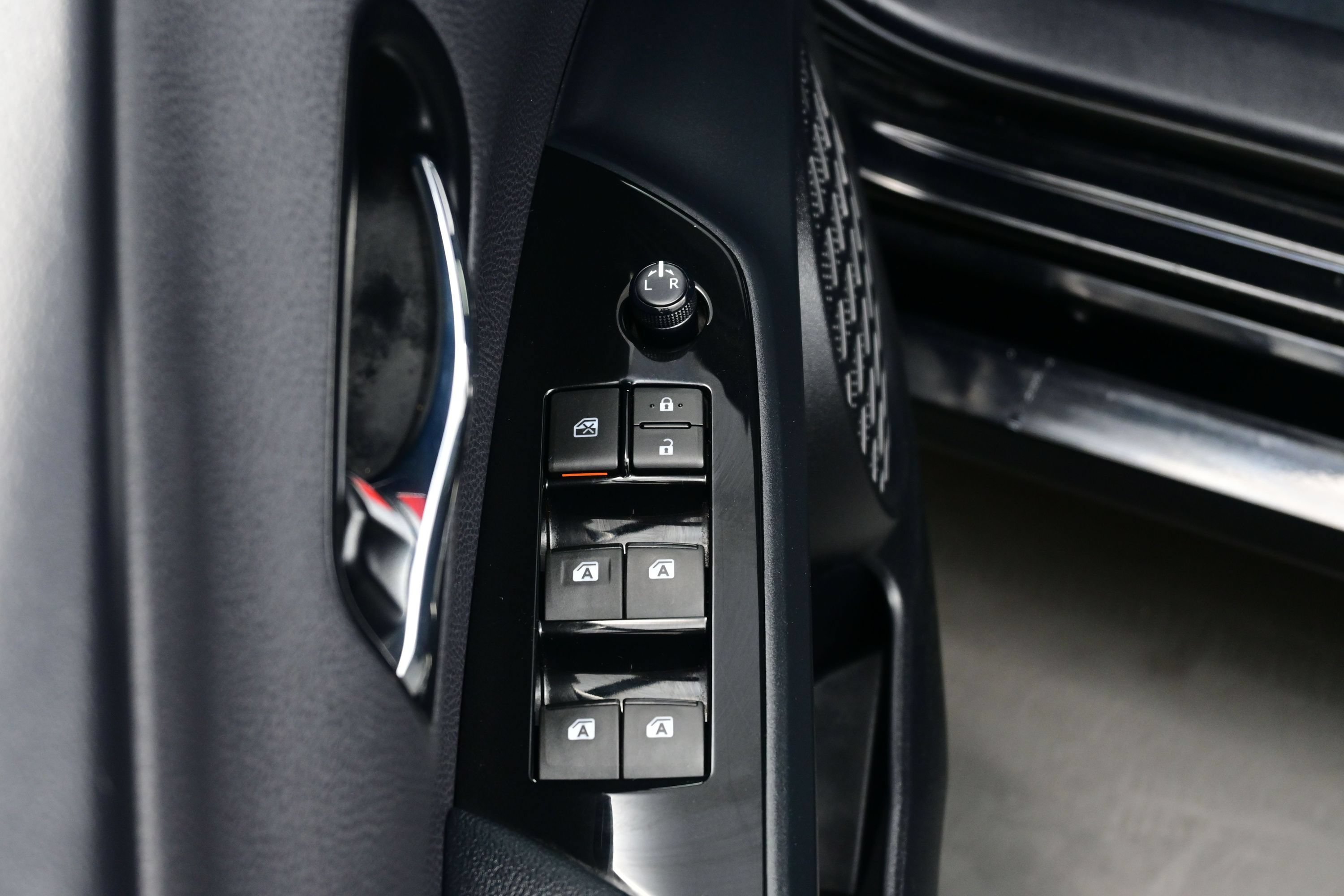 Used 2017 Toyota Prius Four w/ Advanced Technology Package FWD image 10