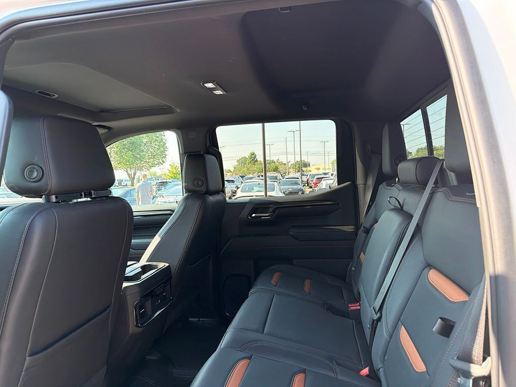 Used 2023 GMC Sierra 1500 AT4 w/ Technology Package AWD/4WD image 18