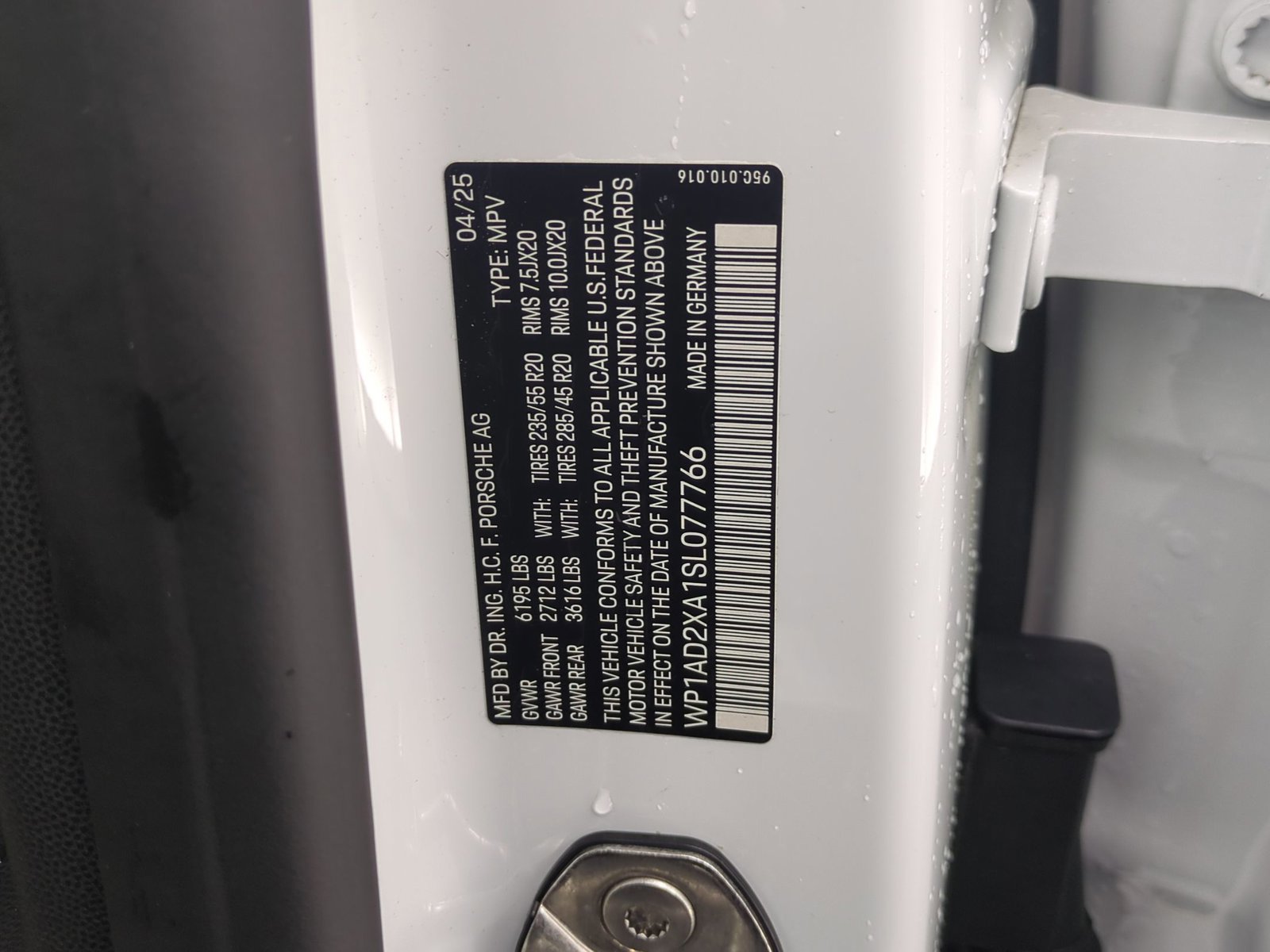 Certified 2025 Porsche Macan Electric RWD image 30
