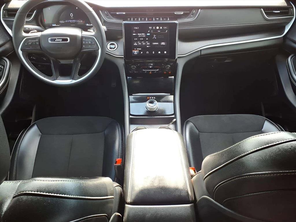 Used 2024 Jeep Grand Cherokee Altitude image 10