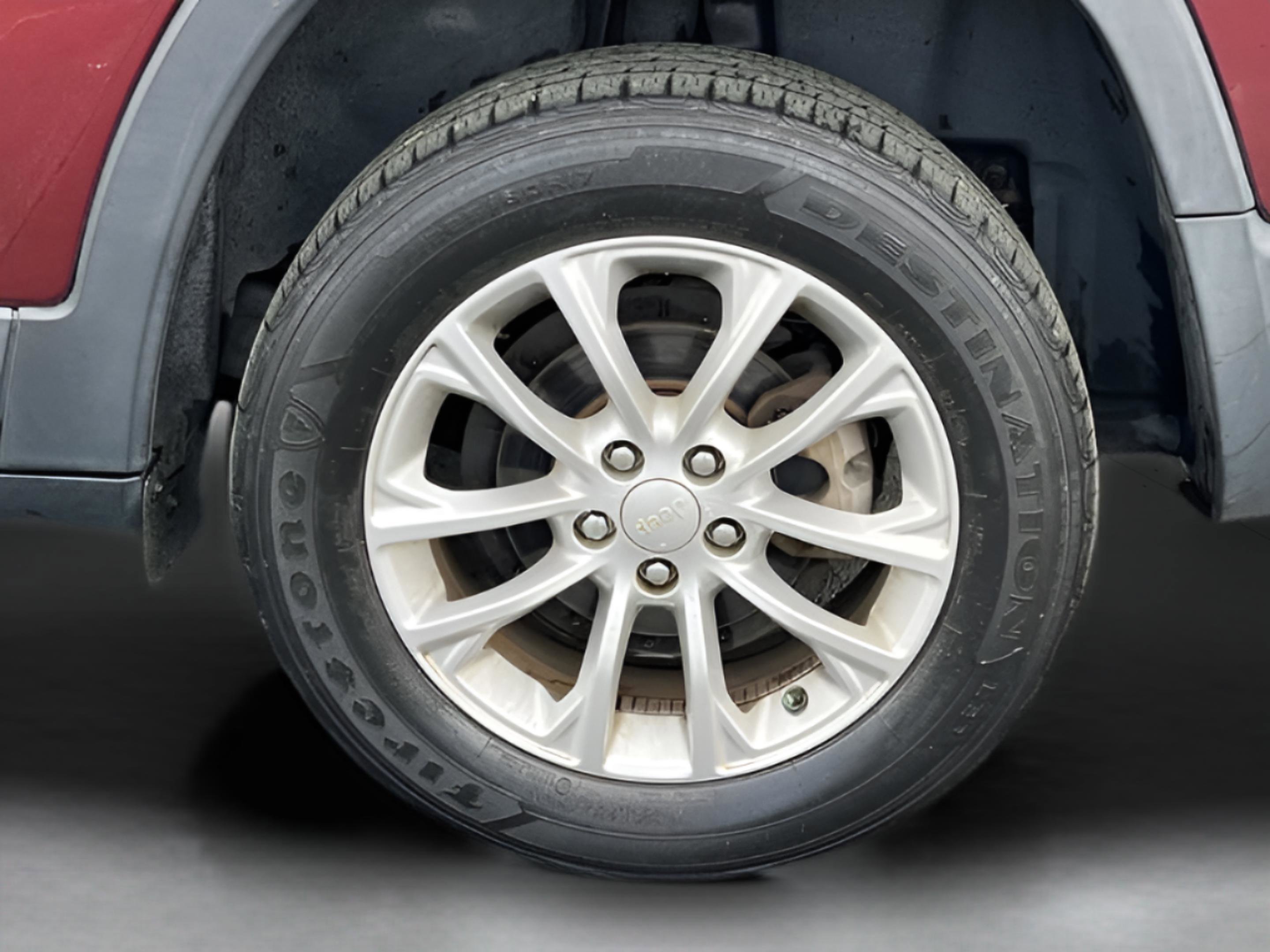 Used 2019 Jeep Cherokee Latitude w/ Popular Appearance Group FWD image 28