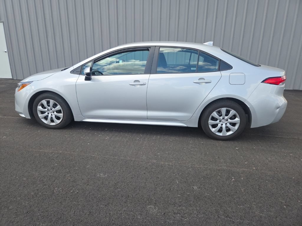 Used 2025 Toyota Corolla LE FWD image 8