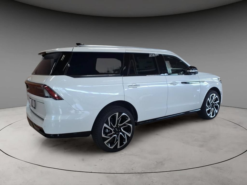 New 2027 Lincoln Navigator Black Label AWD/4WD image 3