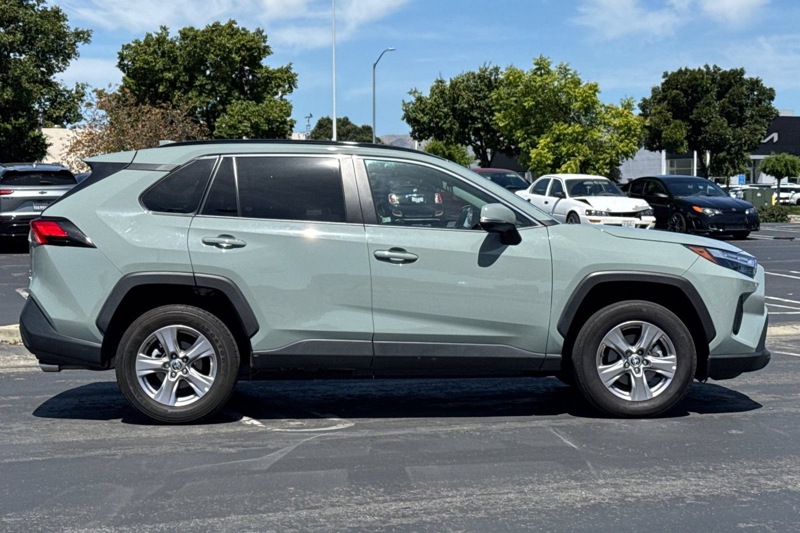 Used 2022 Toyota RAV4 XLE w/ Convenience Package AWD/4WD image 3