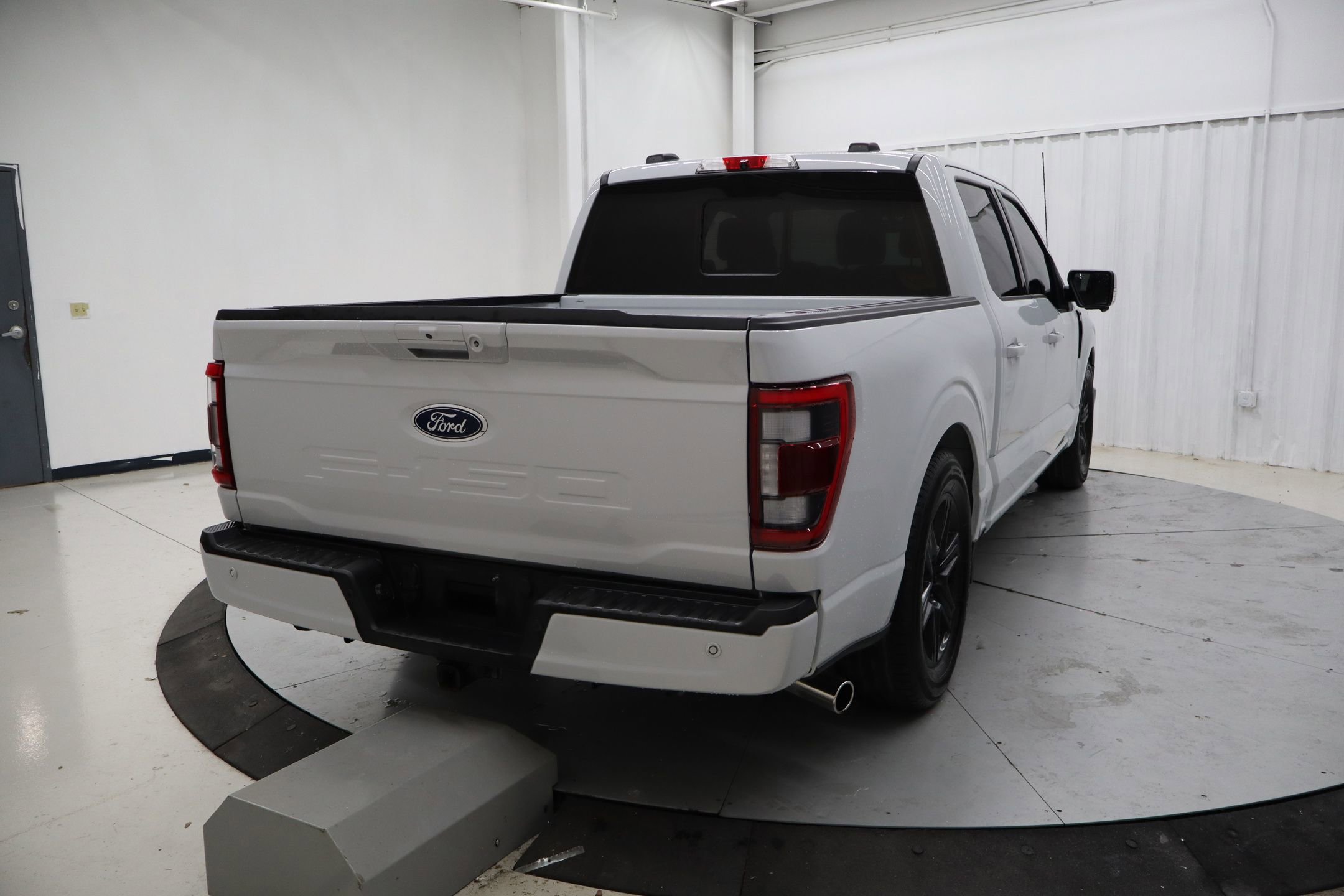 Used 2022 Ford F150 Lariat image 2