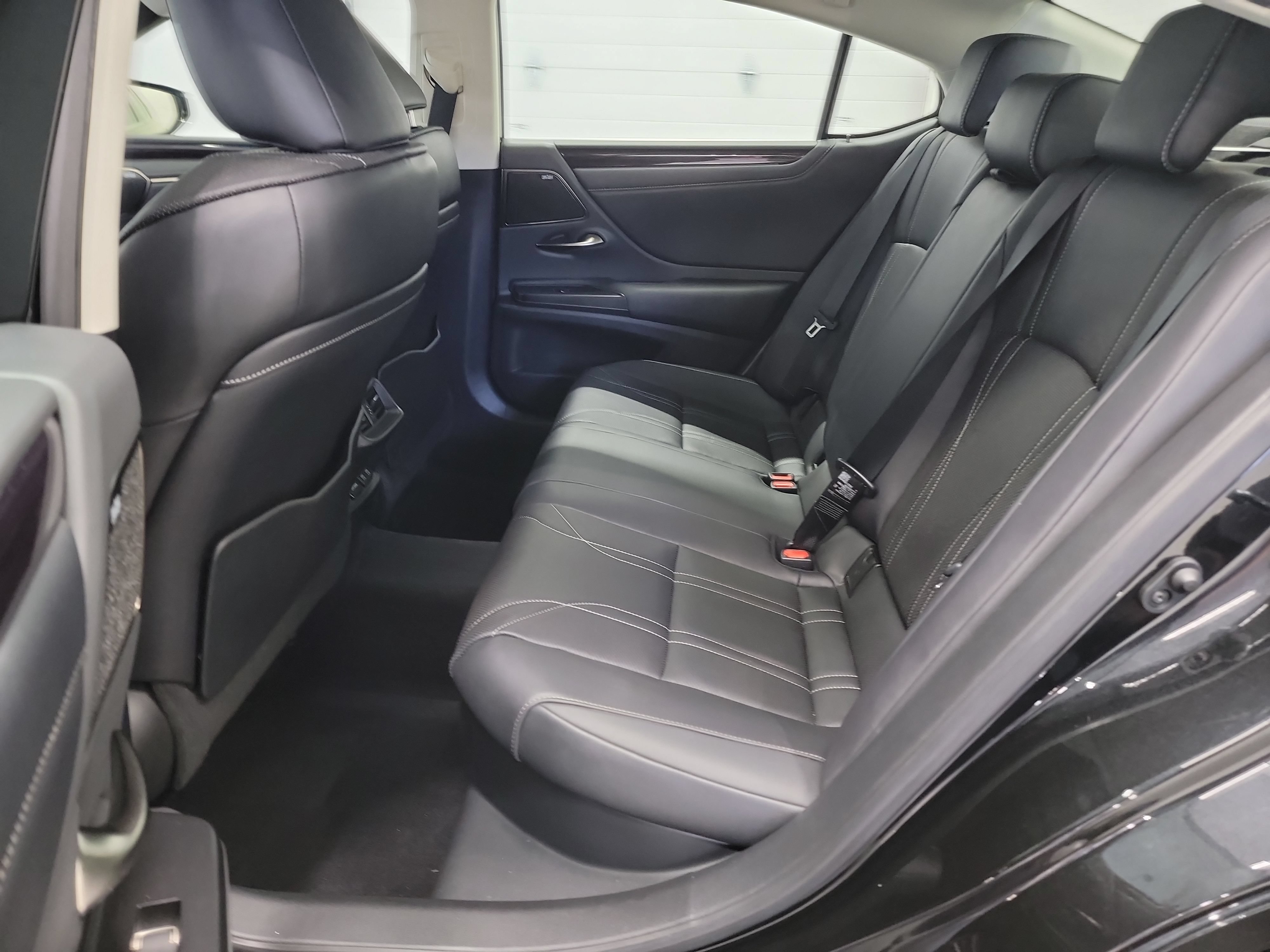 Used 2021 Lexus ES 300h w/ Accessory Package 2 FWD image 28