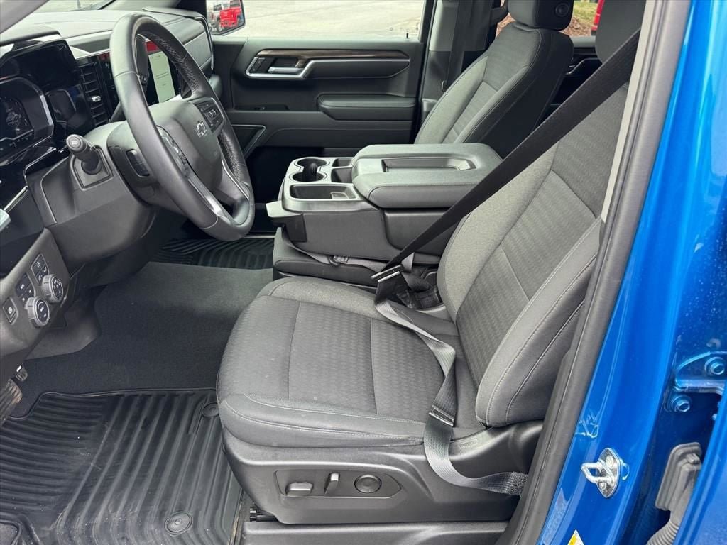 Used 2022 Chevrolet Silverado 1500 RST AWD/4WD image 13