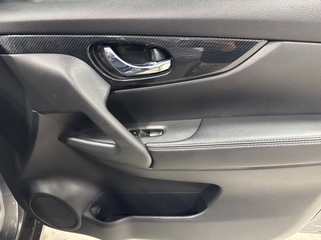 Used 2017 Nissan Rogue SL w/ SL Premium Package image 27