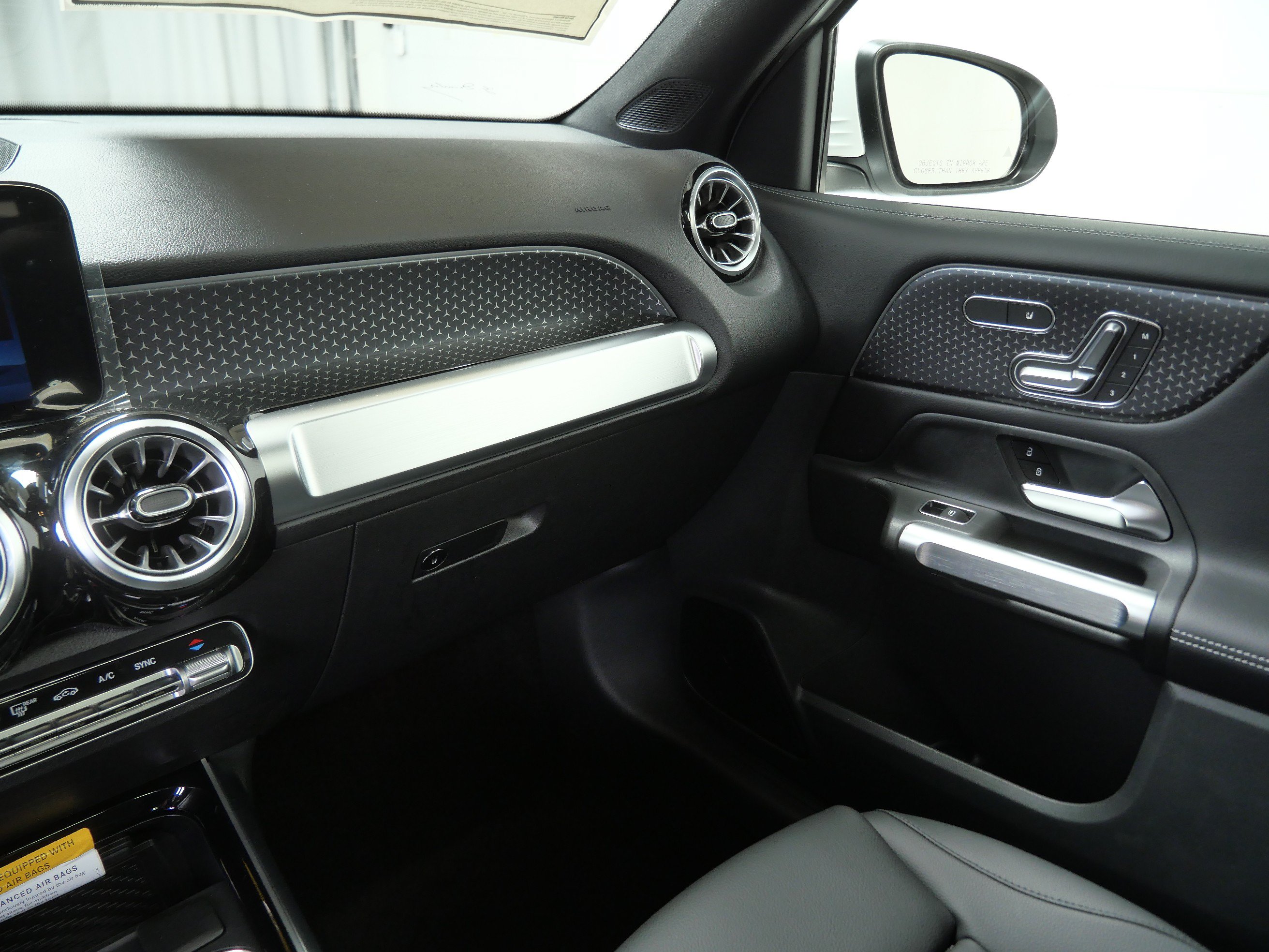 New 2026 Mercedes-Benz GLB 250 4MATIC image 11