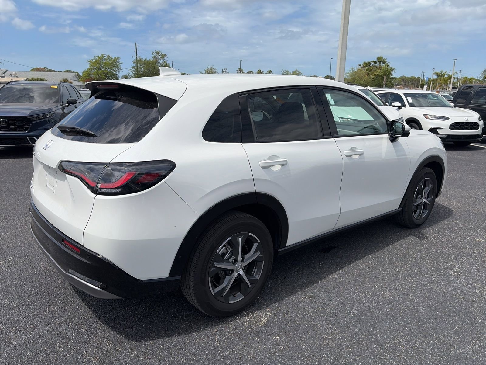 Used 2025 Honda HR-V EX-L image 7