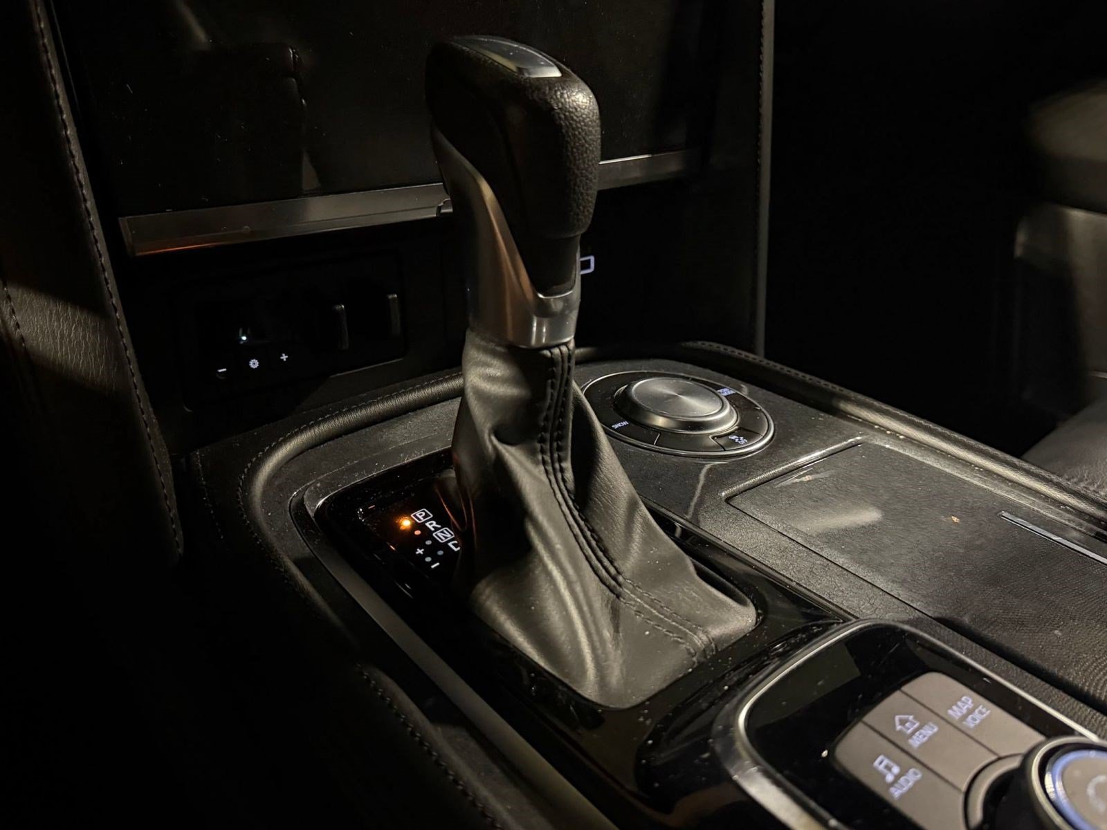 Used 2022 Nissan Armada SL w/ Midnight Edition Package RWD image 17