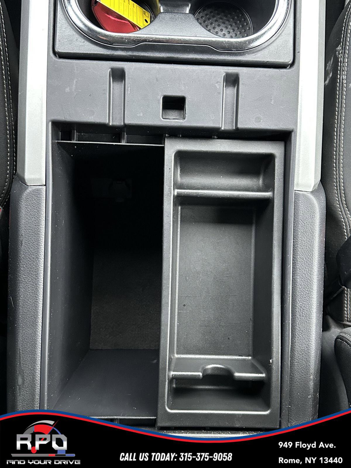 Used 2018 Nissan Titan SV w/ SV Convenience Package image 35