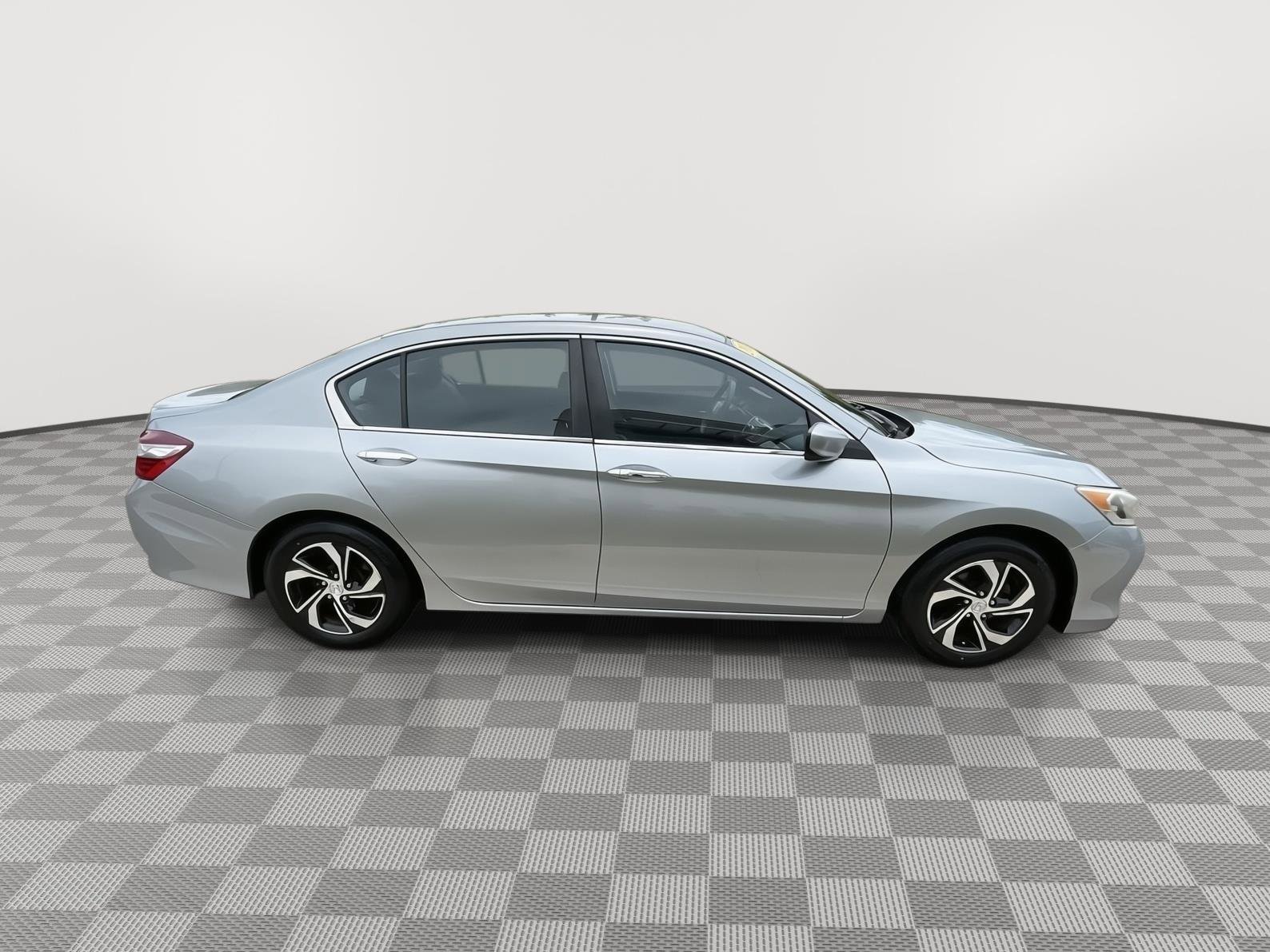 Used 2017 Honda Accord LX image 13