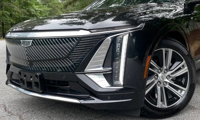 Used 2024 Cadillac Lyriq Luxury AWD/4WD image 3