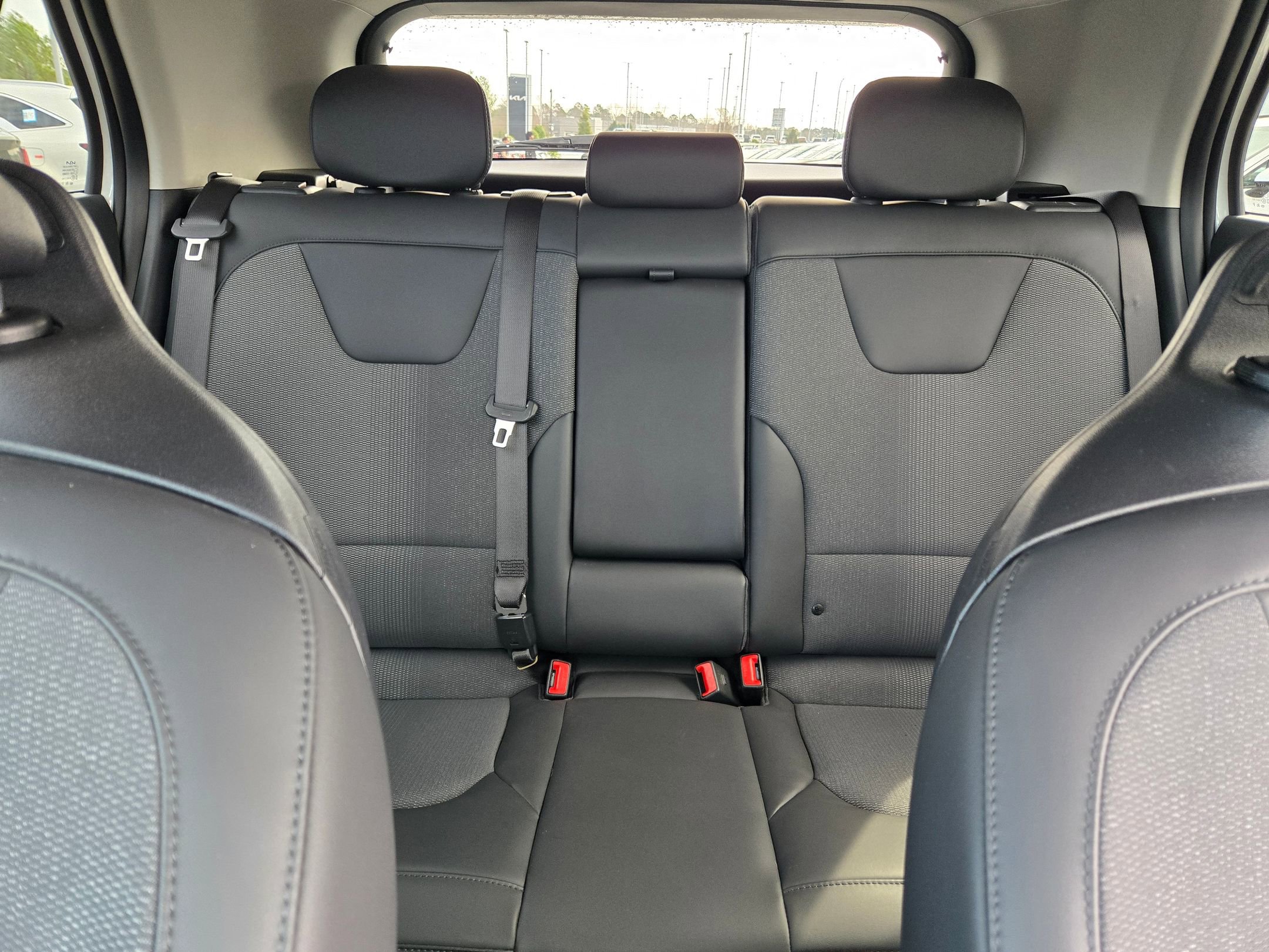 Used 2024 Kia Niro EX image 13