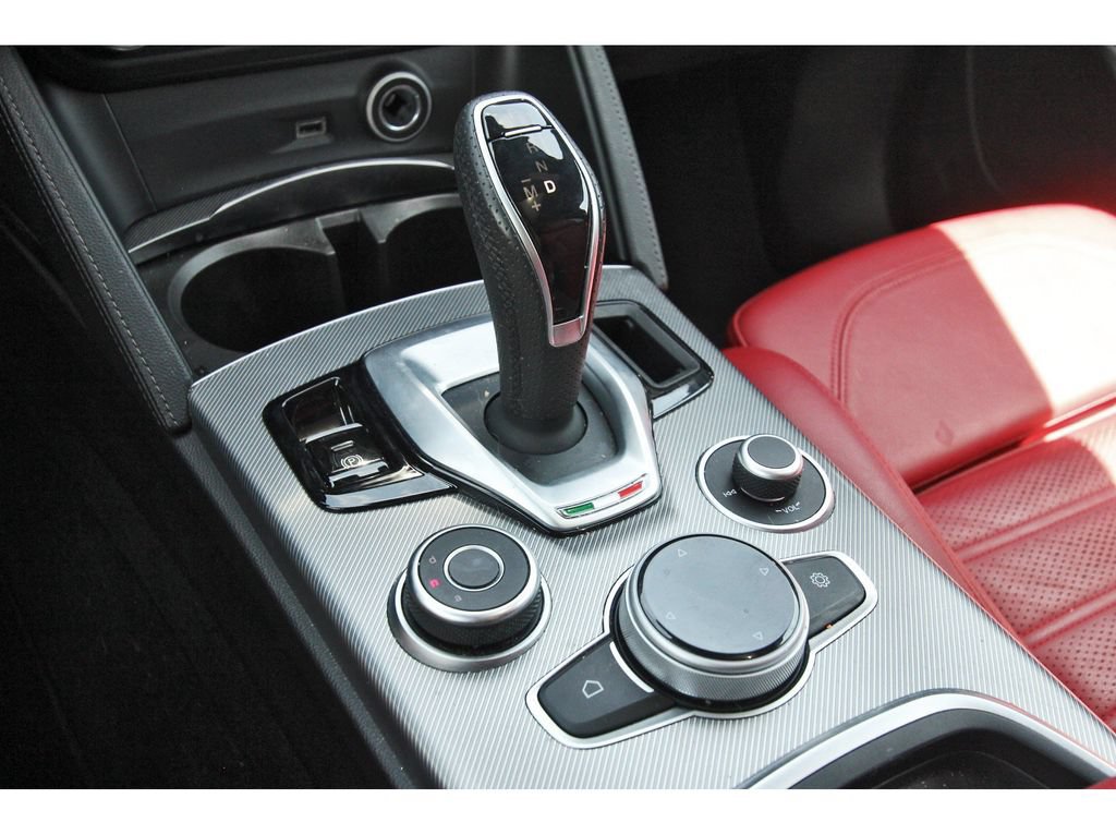 Used 2023 Alfa Romeo Stelvio Veloce AWD/4WD image 30