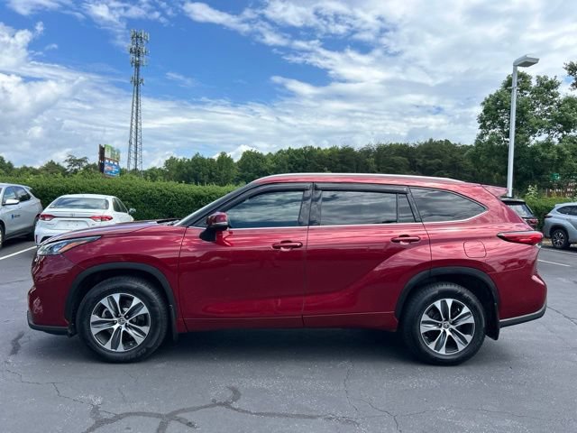 Used 2020 Toyota Highlander XLE AWD/4WD image 12