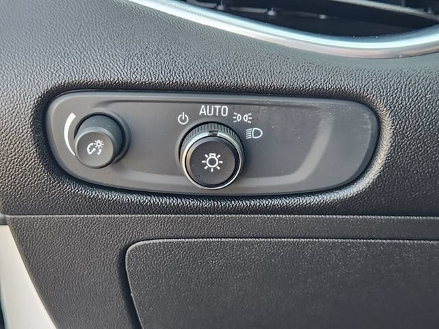 Used 2018 Chevrolet Malibu LT w/ Driver Confidence Package FWD image 22