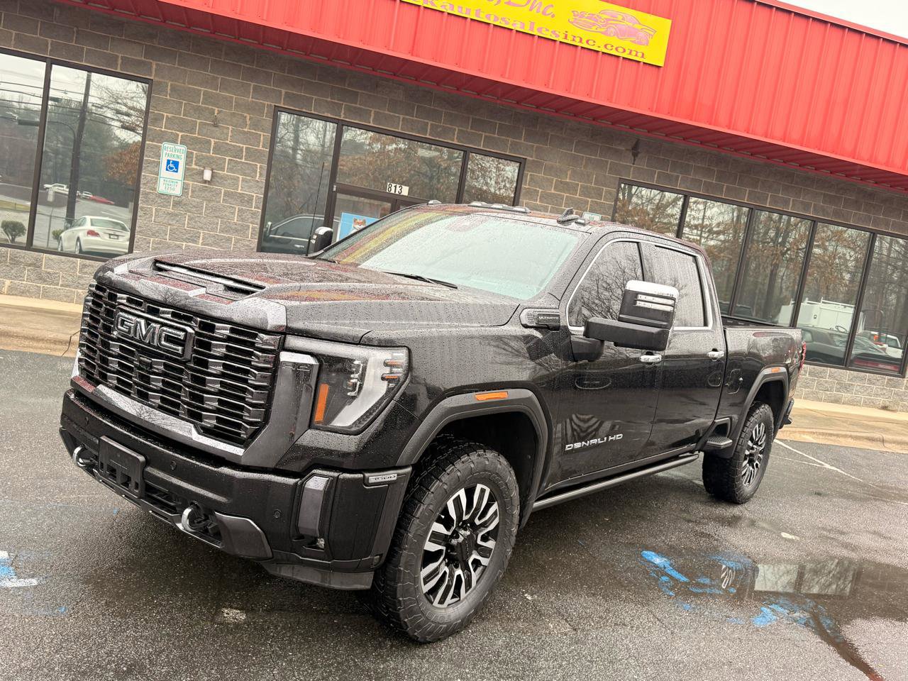 Used 2024 GMC Sierra 3500 Denali Ultimate AWD/4WD image 9