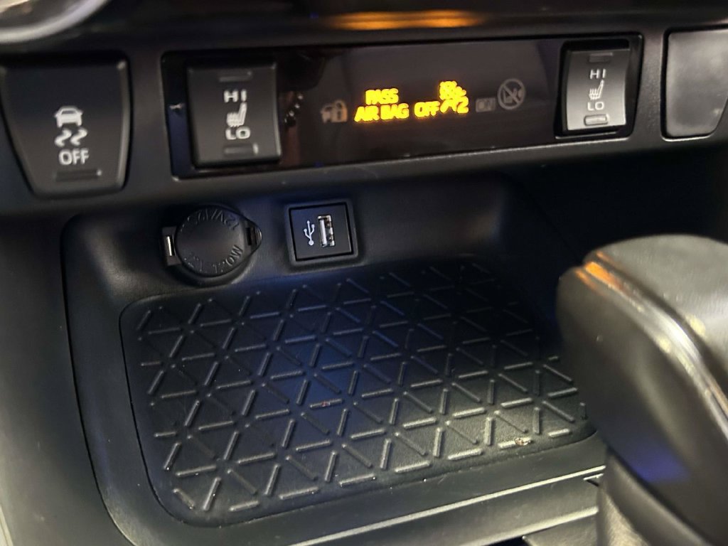 Used 2025 Toyota RAV4 XSE AWD/4WD image 23