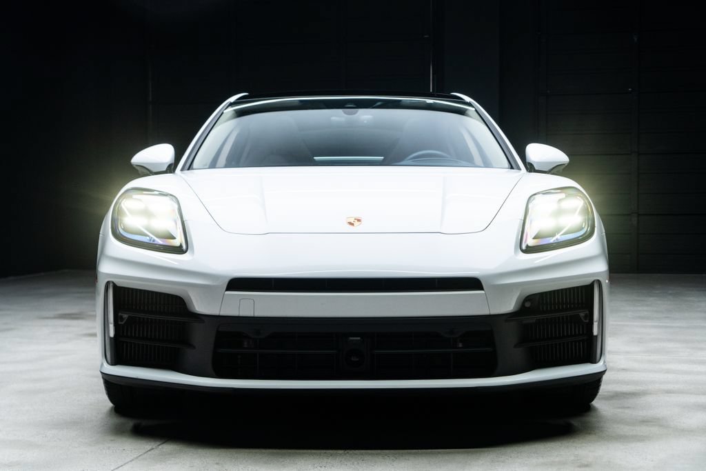 Used 2025 Porsche Panamera w/ Premium Package RWD image 4