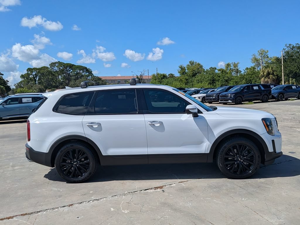 Certified 2022 Kia Telluride SX w/ Towing Package FWD image 9