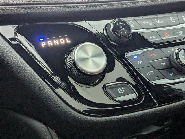 Used 2025 Chrysler Pacifica Pinnacle image 12