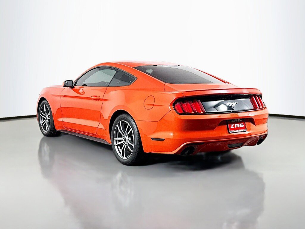 Used 2016 Ford Mustang Coupe image 3