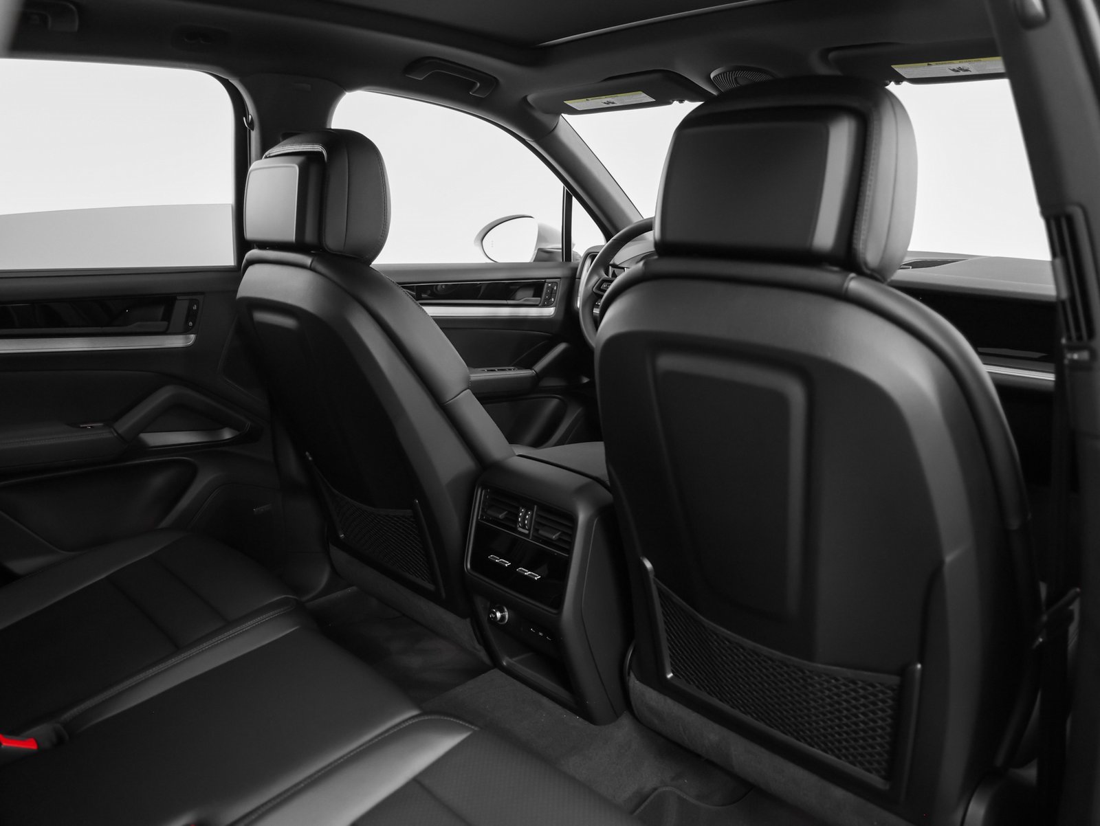 Used 2025 Porsche Cayenne image 23