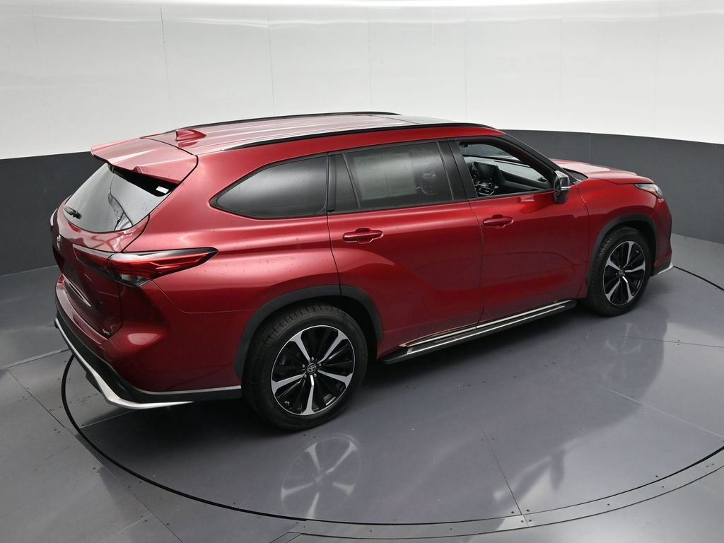 Used 2021 Toyota Highlander XSE FWD image 21