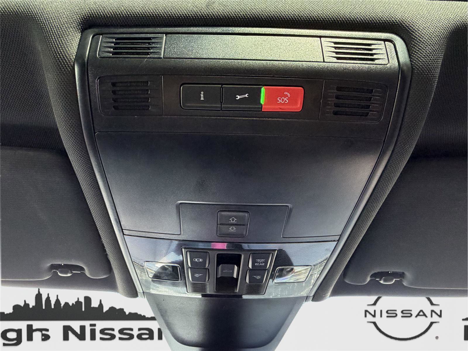 Used 2022 Volkswagen Tiguan SE R-Line image 17