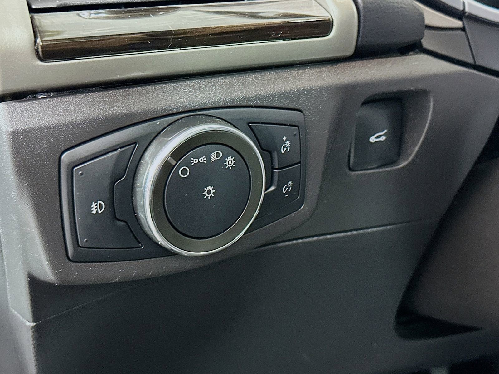 Used 2016 Ford Fusion Energi SE FWD image 11