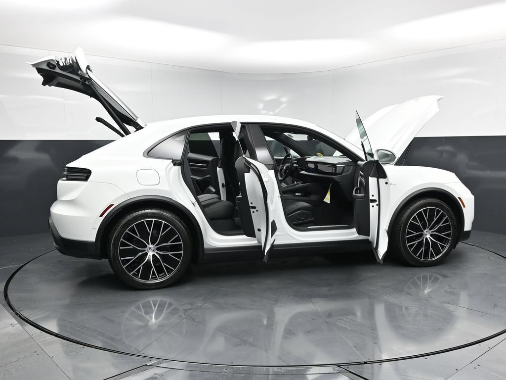 New 2026 Porsche Macan 4 Electric AWD/4WD image 31