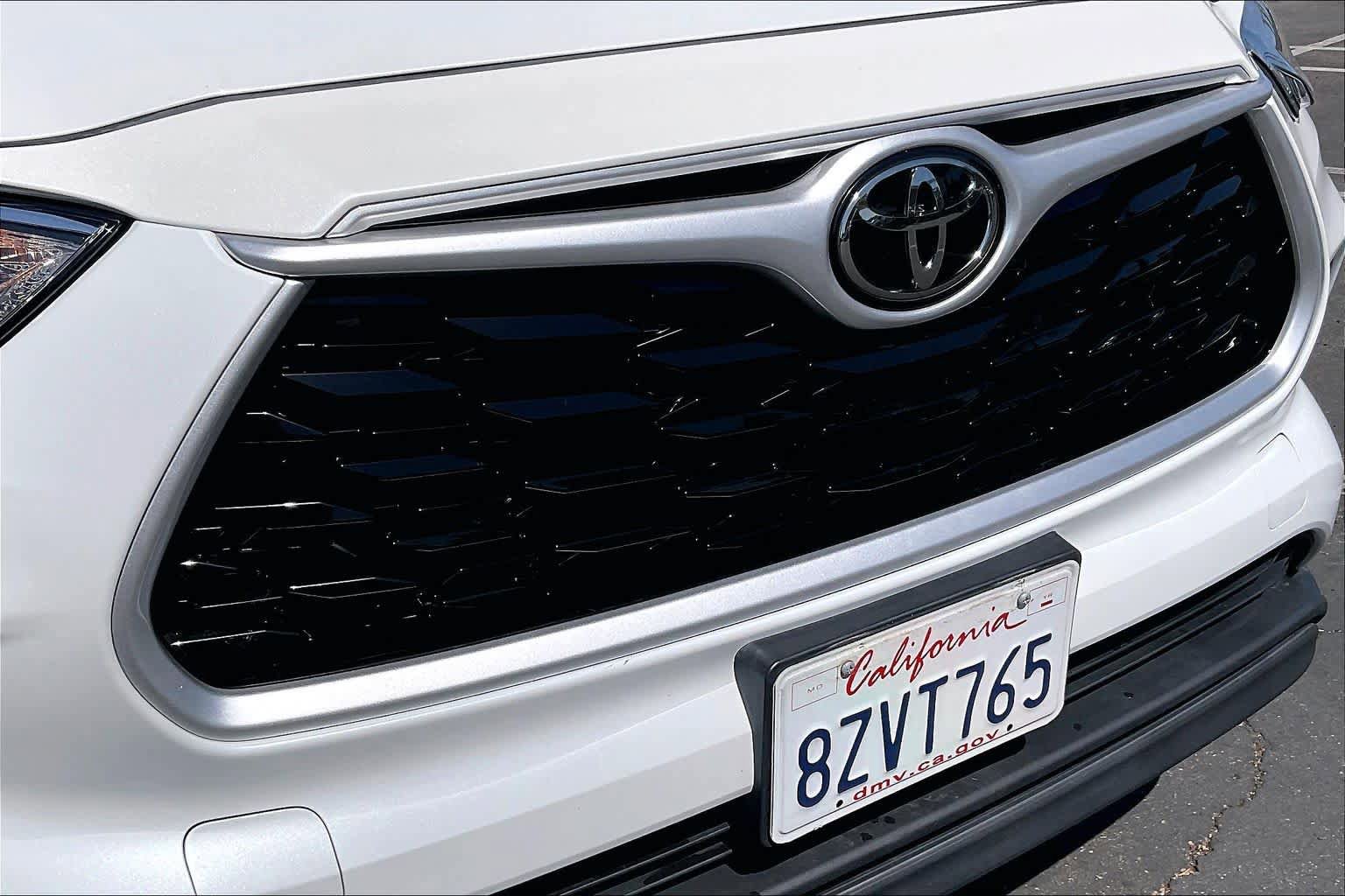 Used 2022 Toyota Highlander XLE FWD image 29