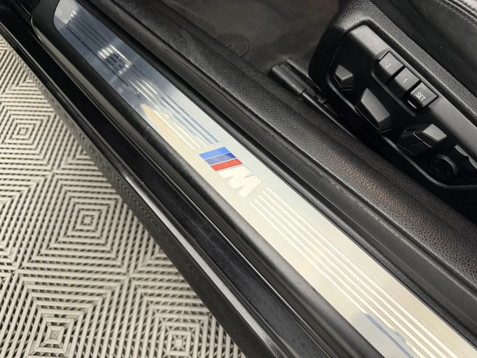 Used 2015 BMW 650i Convertible RWD image 10